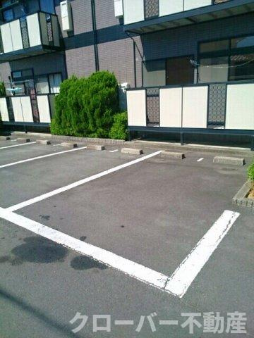 ロマネスクローズ　Ｂの駐車場