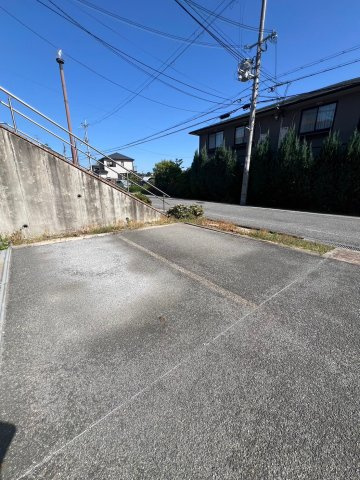 サンビレッジ南春日丘F棟の駐車場