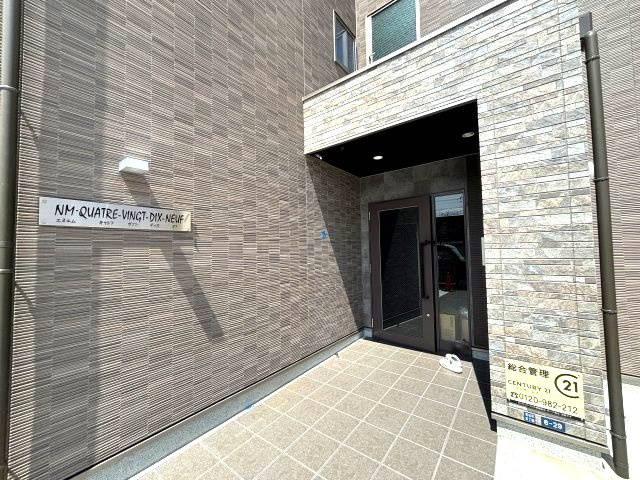 エヌエム・キャトフ・ヴァン・ディズヌフのエントランス