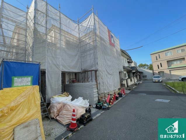 ★近江八幡市鷹飼町　第1期　新築一戸建ての前面道路含む現地写真|周辺は落ち着いた街並みの住宅地！子育てがしやすい住環境です！まだ未完成ですが、現地でしかわからない事もございます。是非一度ご覧ください。