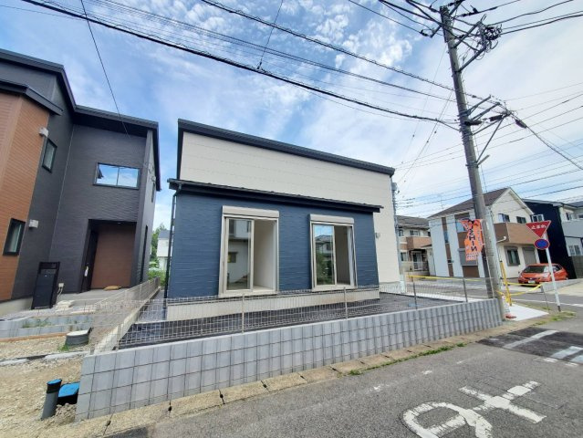 吉川市　中曽根2丁目　新築戸建　全2棟の前面道路含む現地写真|前面道路含む現地写真です