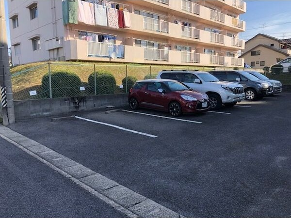 アメニティ板倉の駐車場