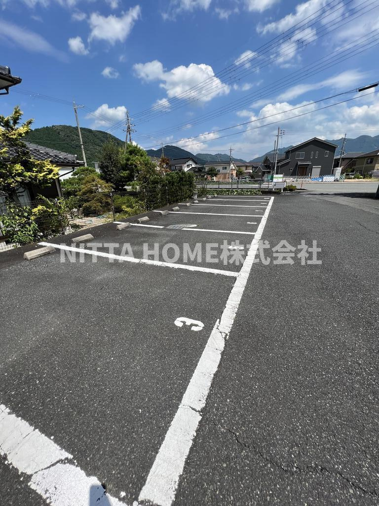 コーポ・エクセレント3の駐車場|車１台分賃料に込み(#^.^#)