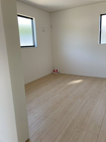 クレイドルガーデン松山市北吉田町 第2の洋室