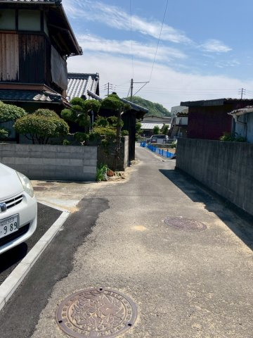 クレイドルガーデン松山市北吉田町 第2の前面道路含む現地写真
