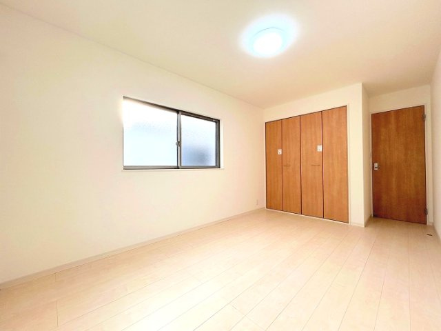 草加市谷塚仲町売戸建ての洋室