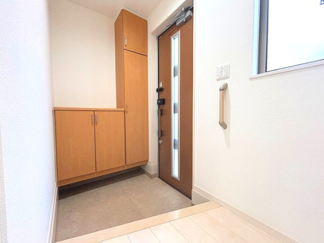 草加市谷塚仲町売戸建ての玄関