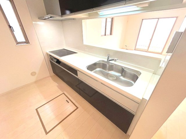 草加市谷塚仲町売戸建てのキッチン