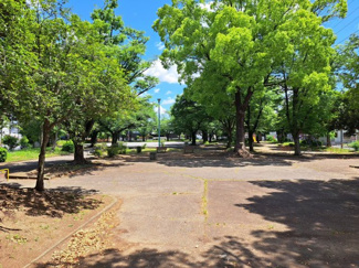 【周辺】 | さいたま市北区宮原町中古戸建 | 徒歩1分の松原公園　春夏は緑あふれる公園。秋はイチョウがきれいです。災害時の避難場所に指定されています。