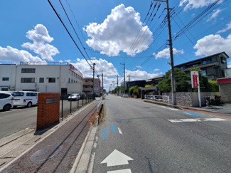 【前面道路含む現地写真】 | さいたま市北区宮原町中古戸建 | 前面道路　12ｍ公道　抜け感があり、日当たり良好。