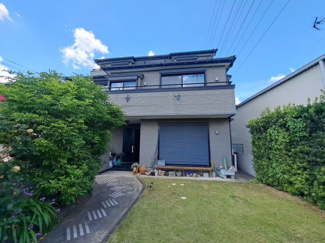 【庭】 | さいたま市北区宮原町中古戸建 | 和室から広いお庭を眺められます。ワンちゃんも大はしゃぎ。