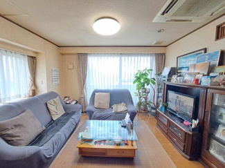 【居間・リビング】 | さいたま市北区宮原町中古戸建 | リビングで、家族の会話も弾みます。