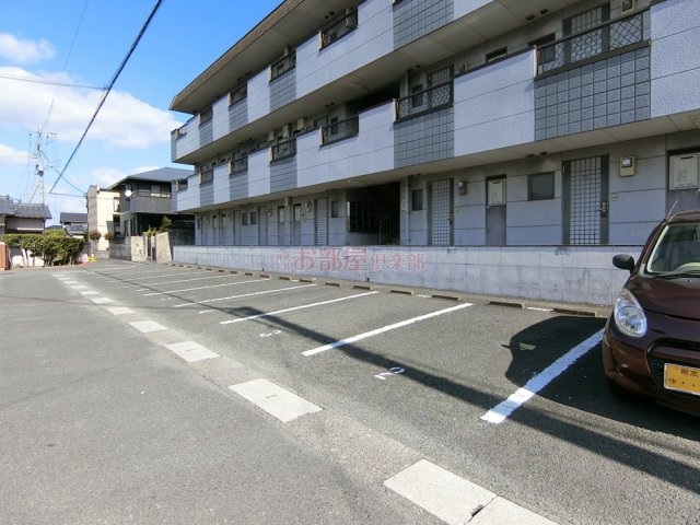 セレクトハイツの駐車場|駐車場完備です