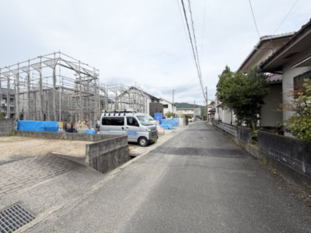 【前面道路含む現地写真】 | リーブルガーデン総社市清音上中島第4 (全3棟)