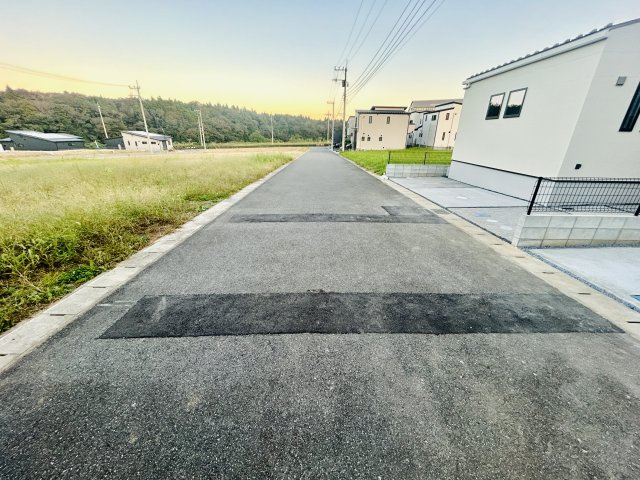四街道市たかおの杜2期の前面道路含む現地写真