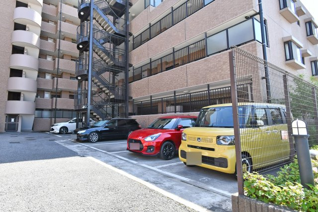 ライオンズガーデン武里の駐車場|■お客様との会話を大切にし、一人ひとりにあった資金計画やプランをご提案致します。「家を買って終わり」ではなく、「買ってからがスタート」と考え、ご提案します。ローンのご相談は私たちにお任せ下さい。