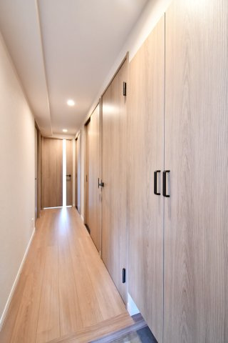 ライオンズガーデン武里の玄関|トールサイズのシューズボックスですので、ご家族分の靴がしっかり収納する事ができます！ブーツや長靴などの季節ものや、高さのあるヒールなどもまとめて収納できるのが嬉しいポイントです。