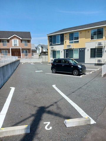 プリムローズＥの駐車場