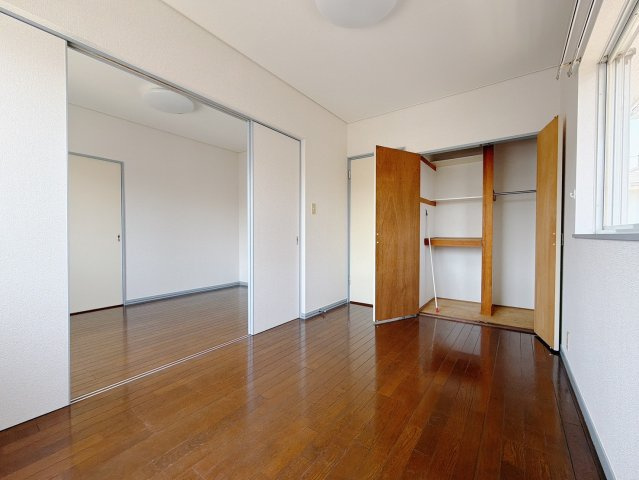 【中古戸建】熊谷市万吉の洋室|■洋室｜2階各居室には収納をご用意しています♪常にお部屋を綺麗に保てます！小さなお子様も自然とお片付けができるようになるのでうれしいですよね！
