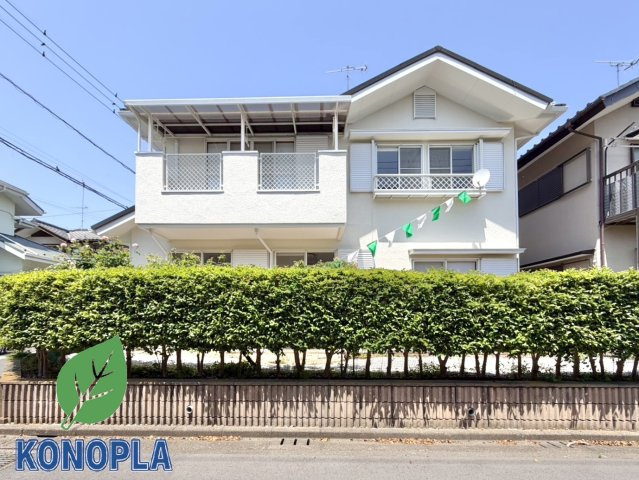 【中古戸建】熊谷市万吉の外観|■外観｜植栽が目隠しとなり、プライベート空間を守ります。防犯にもなり安心です♪