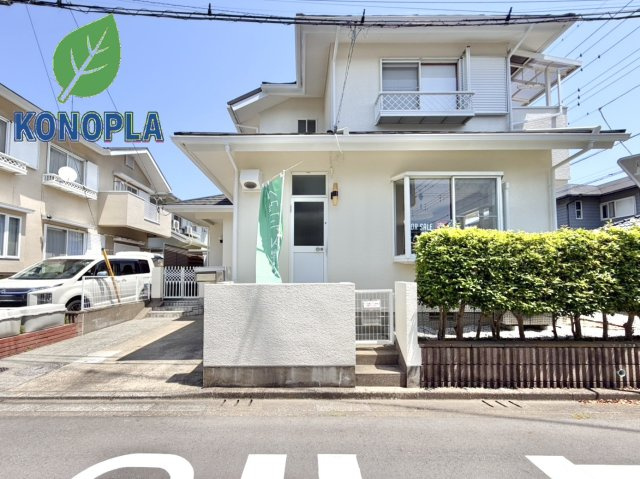 【中古戸建】熊谷市万吉の外観|■外観｜植栽が目隠しとなり、プライベート空間を守ります。防犯にもなり安心です♪