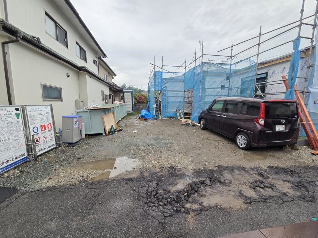 新築　太田市金山町2期　1号棟の駐車場|現地写真　駐車は建物南側に並列3台可能です！