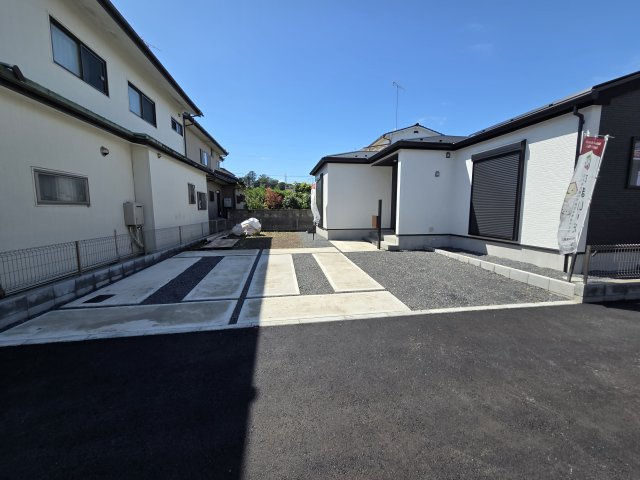新築　太田市金山町2期　1号棟の駐車場|現地写真　駐車は建物南側に並列3台可能です！