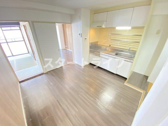 大阪市淀川区木川東４丁目の賃貸マンションの居間・リビング