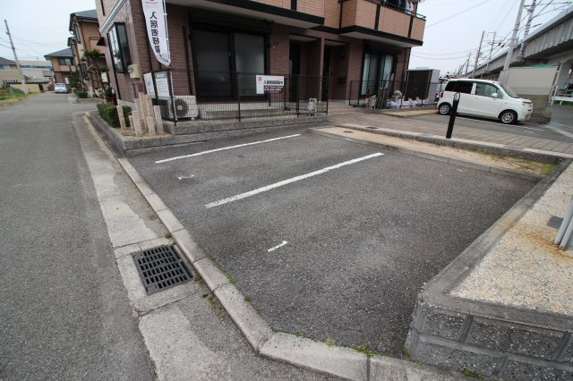 エステリーオA棟　の駐車場