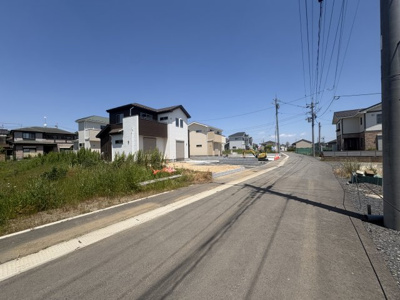 【前面道路含む現地写真】 | いろどりアイタウン古河市諸川23-P1　 | 前面道路含む現地写真