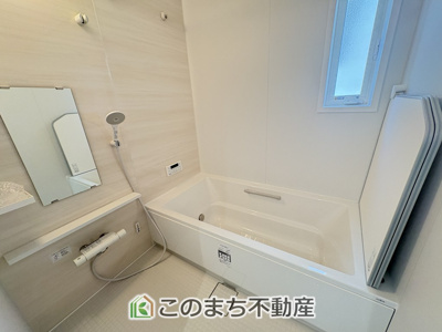 【浴室】 | いろどりアイタウン古河市諸川23-P1　 | 足を延ばしてゆったり入れる一坪風呂♪1日の疲れを癒してください♪
