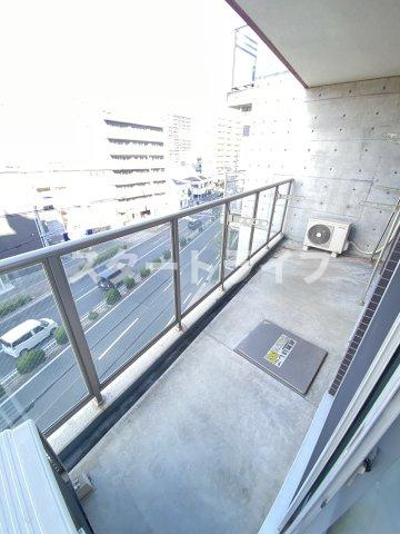 大阪市淀川区木川西１丁目の賃貸マンションのバルコニー