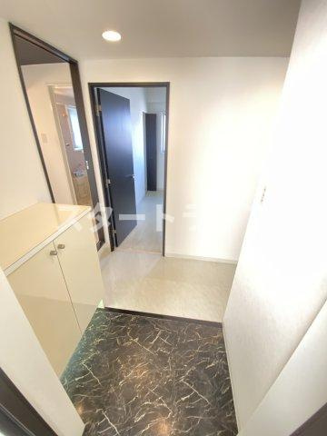 大阪市淀川区木川西１丁目の賃貸マンションの玄関