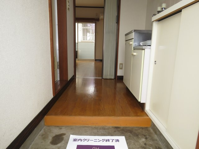 シャトルハイツの玄関