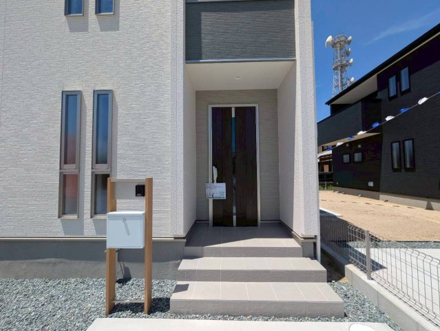 三潴郡大木町大字侍島の新築一戸建の玄関