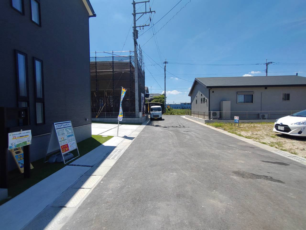 三潴郡大木町大字絵下古賀の新築一戸建の前面道路含む現地写真