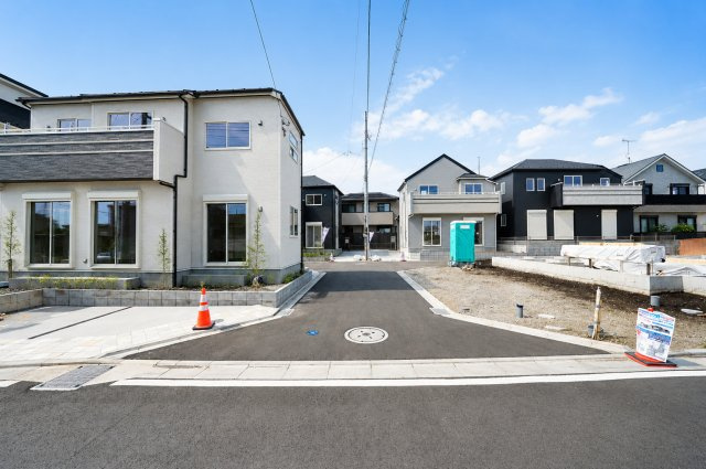 全8棟の美しい街並みに暮らす｜吹抜けとデザイン天井が魅力の新築4LDK住宅★仲介手数料無料★
