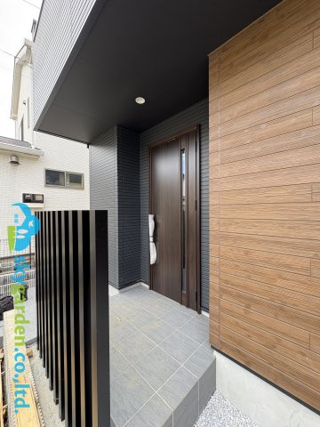 茅ヶ崎市芹沢１期　新築戸建　全１棟の玄関|玄関ポーチの様子