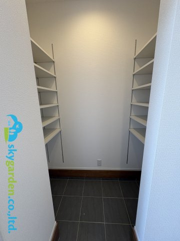 茅ヶ崎市芹沢１期　新築戸建　全１棟の収納|玄関にはシューズクロゼット
