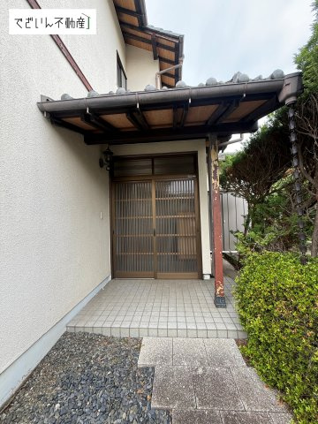 【玄関】 | 東松山市旗立台　中古住宅   | 現地(2026年6月撮影)
リフォーム前