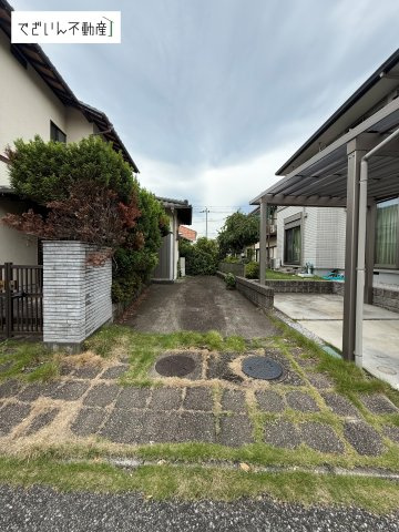 【駐車場】 | 東松山市旗立台　中古住宅   | 現地(2026年6月撮影)
リフォーム前