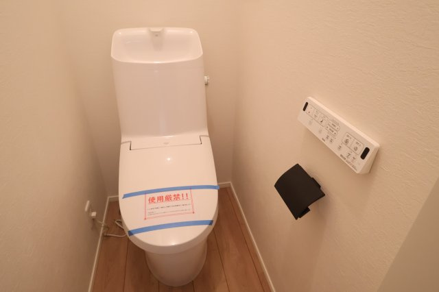 《仲介手数料無料》西東京市南町４丁目3-11新築一戸建てケイアイグレイスのトイレ