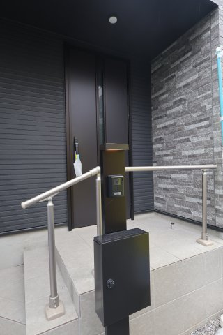 《仲介手数料無料》西東京市南町４丁目3-11新築一戸建てケイアイグレイスの玄関