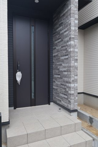 《仲介手数料無料》西東京市南町４丁目3-11新築一戸建てケイアイグレイスの玄関