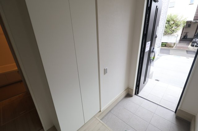 《仲介手数料無料》西東京市南町４丁目3-11新築一戸建てケイアイグレイスの玄関