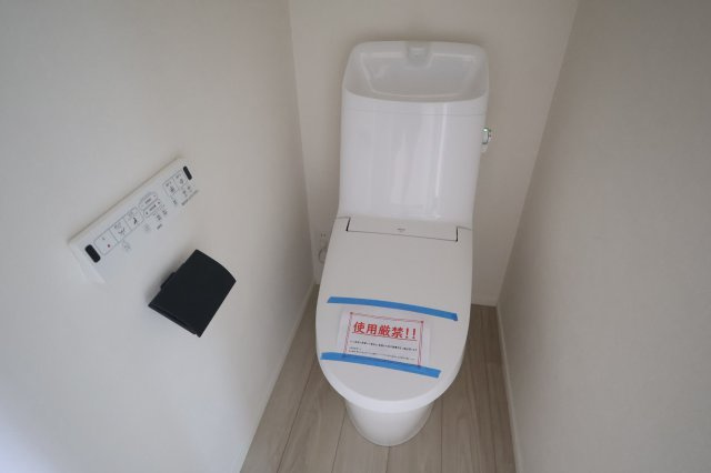 《仲介手数料無料》西東京市南町４丁目3-11新築一戸建てケイアイグレイスのトイレ|1階