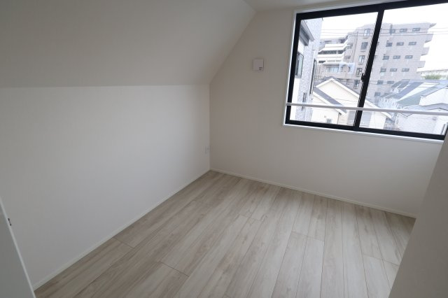 《仲介手数料無料》西東京市南町４丁目3-11新築一戸建てケイアイグレイスの洋室|3階 5.2帖
