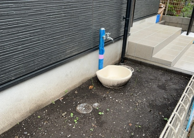 【設備】 | 敷地内には、散水栓や立水栓があります。水道水を直接利用できるため、水を運ぶ手間を省くことが出来ます。大量の水を必要とする洗車作業や清掃などに役立ちます。その他設備とあわせて、現地でご確認ください。