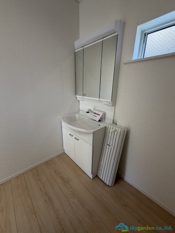 平塚市豊田宮下第1　新築戸建　全1棟1号棟の独立洗面台