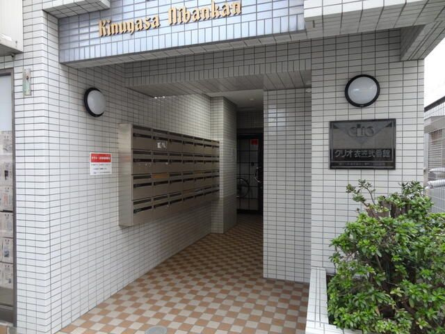 横須賀市公郷町２丁目の賃貸マンションのエントランス